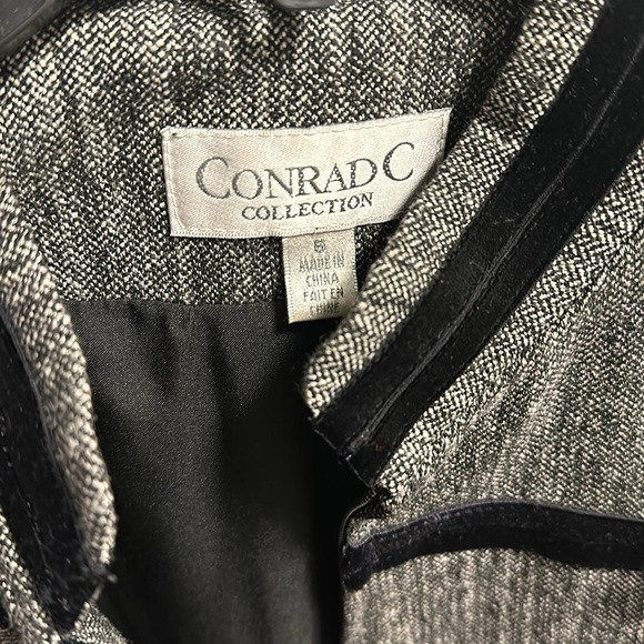 Conrad Blazer in size 6. Zip closure. Suit number 810043/820034MU. - Picture 3 of 7